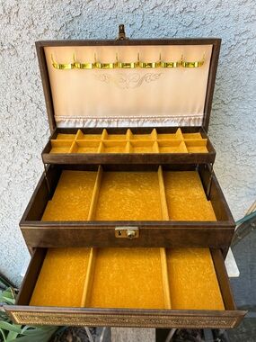 Vintage Mele Classic Brown Jewelry Box Storage Organizer Filigree Gold Accents
